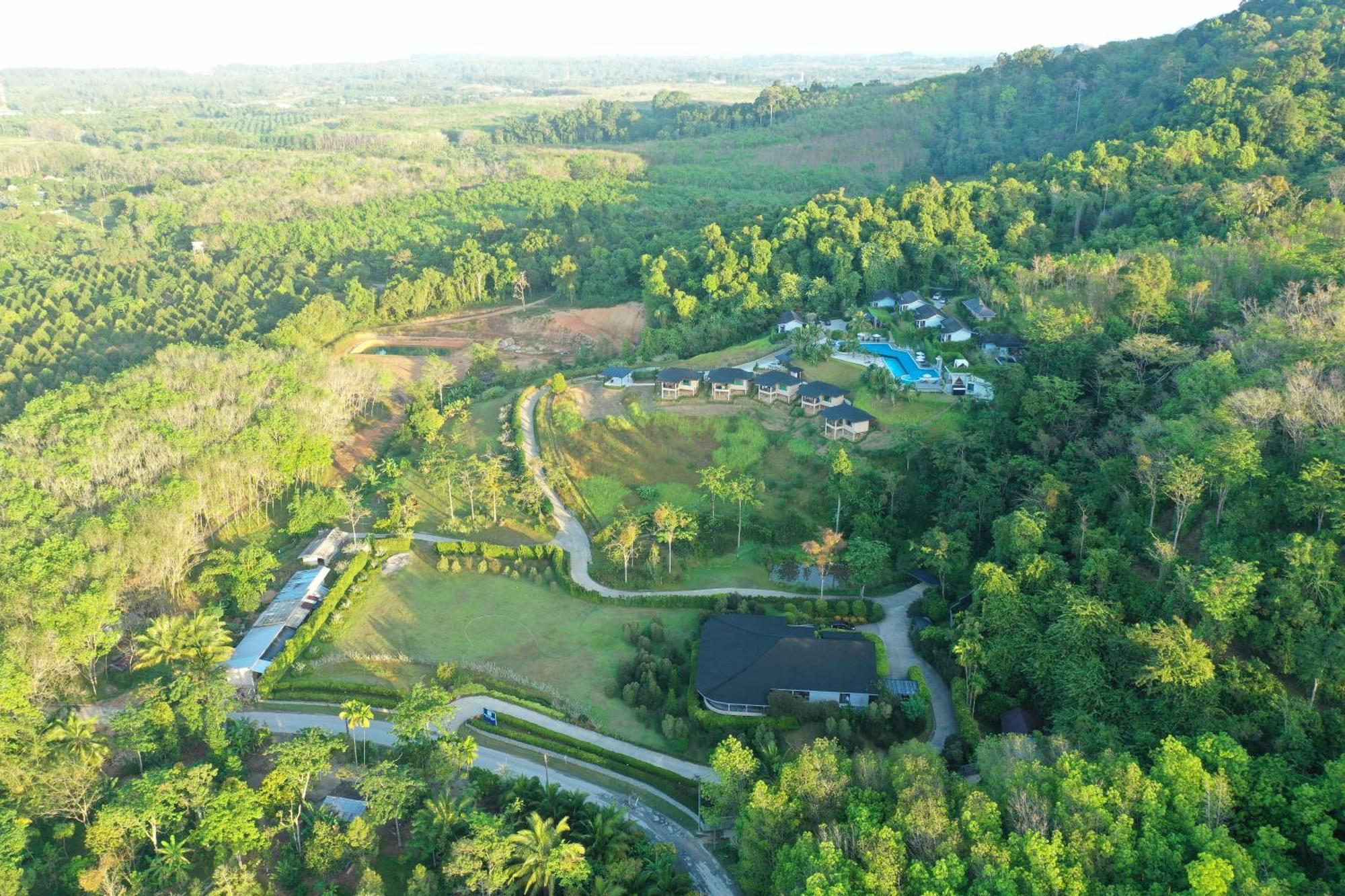 Khaolak Blue Sky Villa เขาหลัก ภายนอก รูปภาพ