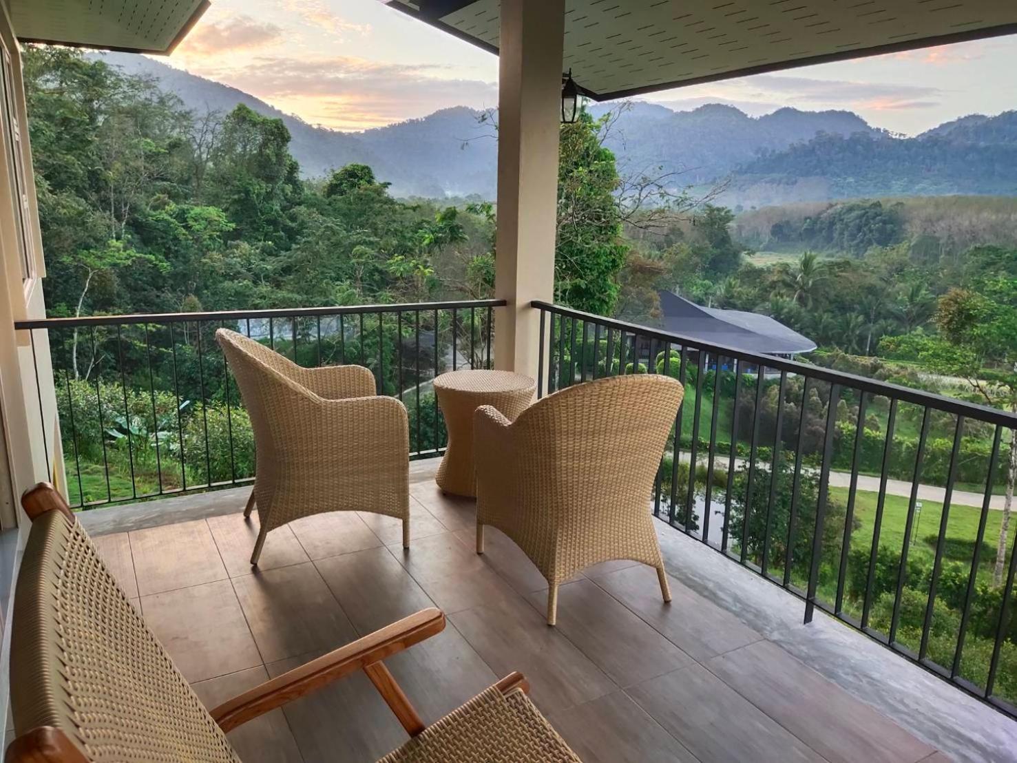 Khaolak Blue Sky Villa เขาหลัก ภายนอก รูปภาพ