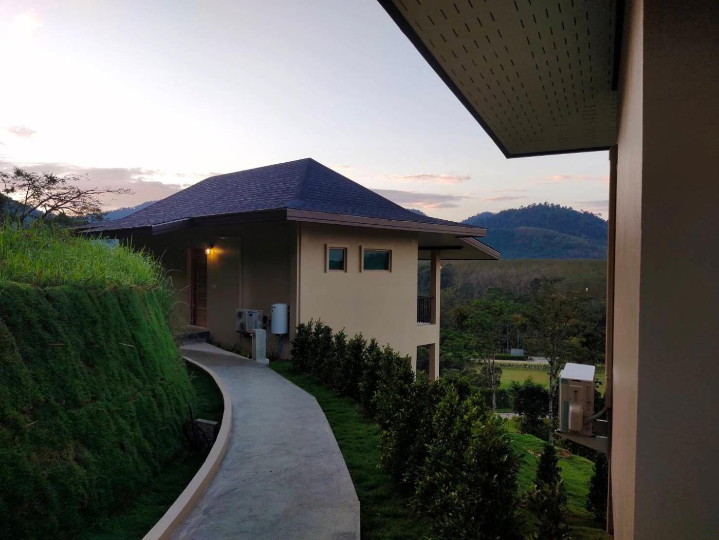 Khaolak Blue Sky Villa เขาหลัก ภายนอก รูปภาพ